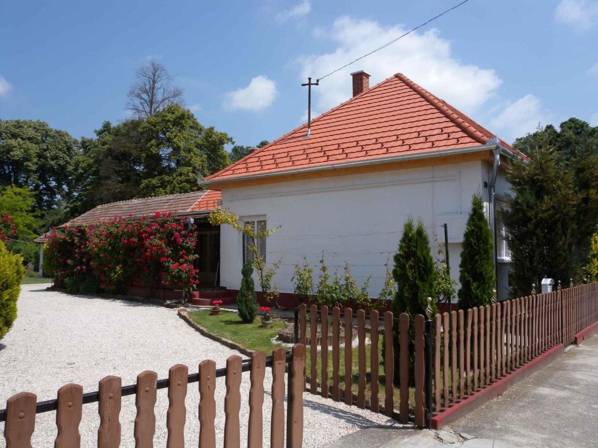 Holiday Home Balatonbereny/Balaton 18150 Exterior photo